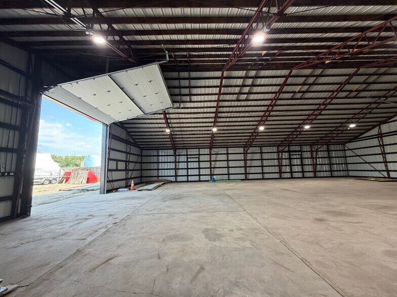 More Photos Of 406 Platt St, Genoa City Warehouse For Lease