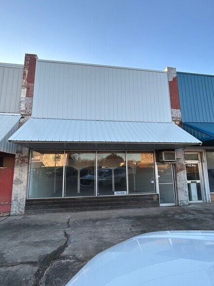 More Photos Of 113 N Main St, Coalgate Storefront Retail Office For Sale