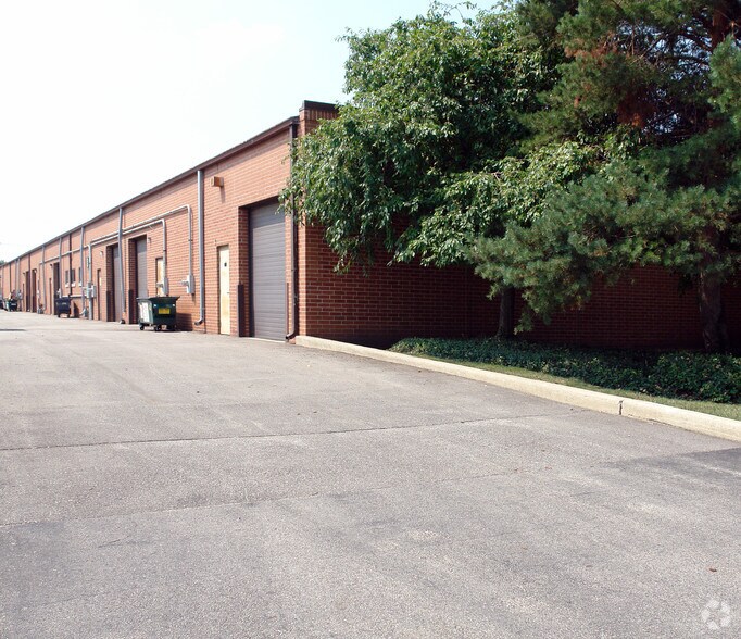 More Photos Of 3885 Industrial Ave, Rolling Meadows Warehouse For Lease