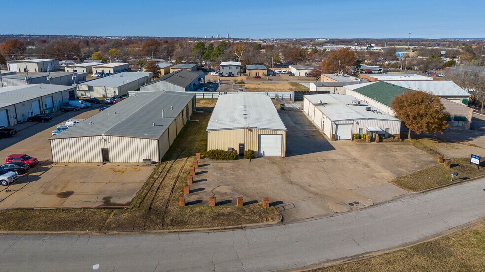 More Photos Of 12 S 111th Ave, Tulsa Service For Lease