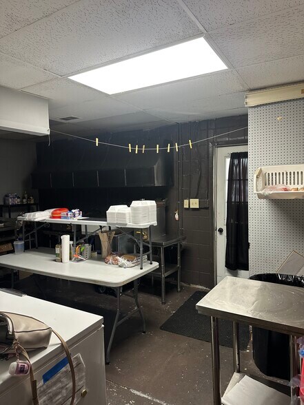 More Photos Of 234 E Main St, Knoxville General Retail For Sale