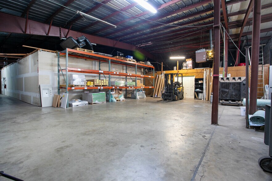 More Photos Of 414 US Highway 79 N, Henderson Industrial For Sale