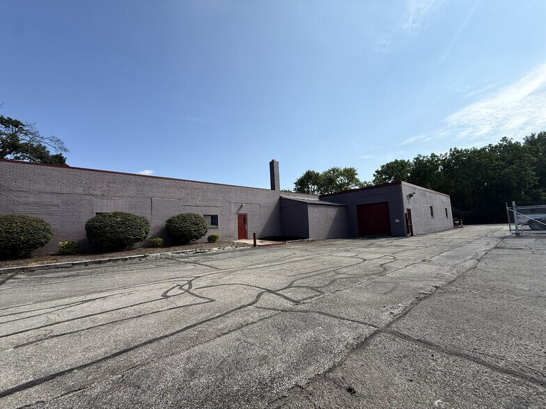 More Photos Of 300 N Westwood Dr, Toledo Manufacturing For Lease