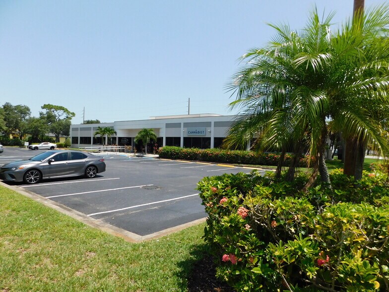 More Photos Of 21 Suntree Pl, Melbourne Medical For Lease