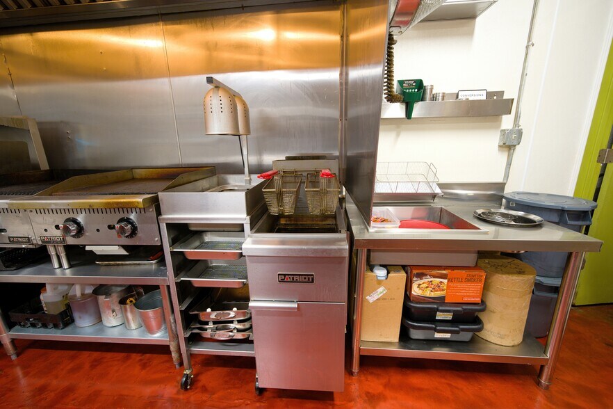 More Photos Of 19614 Grand River Ave, Detroit Storefront For Sale