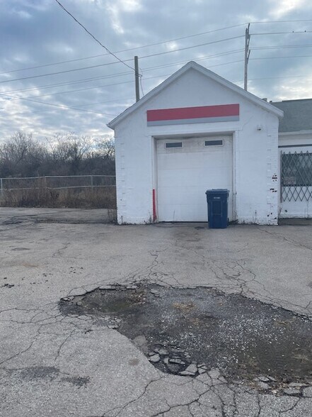 More Photos Of 524 Hinman Ave, Buffalo Service Station For Sale