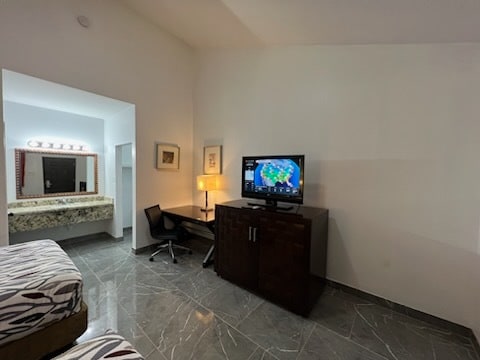 More Photos Of 3149 Highway 72, Three Rivers Hotel For Sale