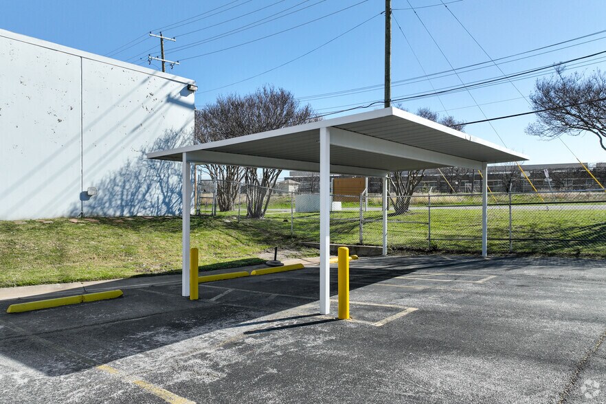More Photos Of 4116 Cockrell Ave, Fort Worth Distribution For Lease