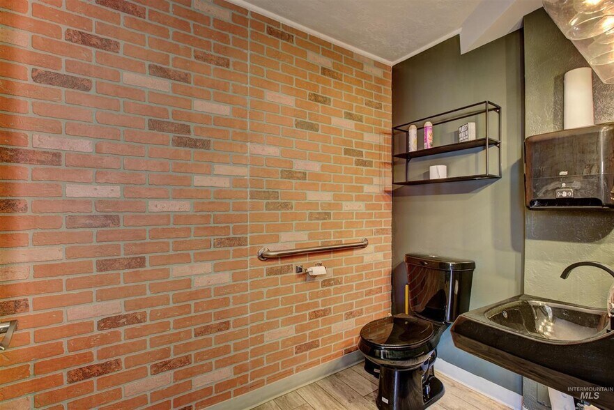 More Photos Of 101 Montgomery St, Idaho City Storefront Retail Residential For Sale