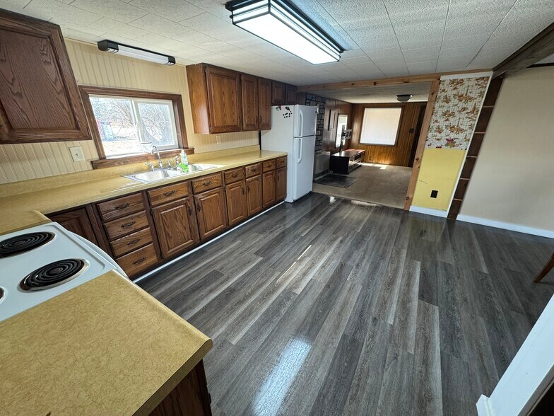 More Photos Of 1436-1438 Military Tpke, Plattsburgh Auto Repair For Sale