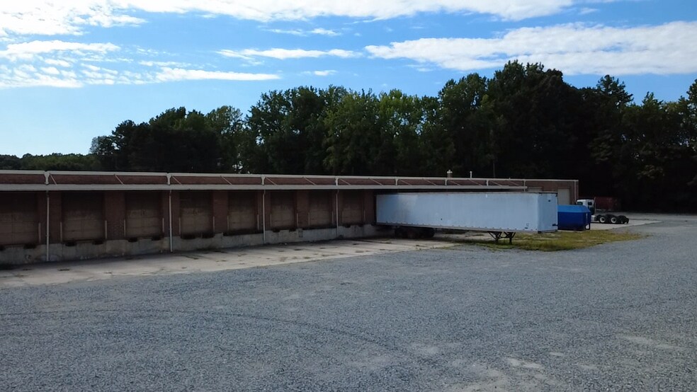 More Photos Of 900-920 W Fairfield Rd, High Point Warehouse For Lease