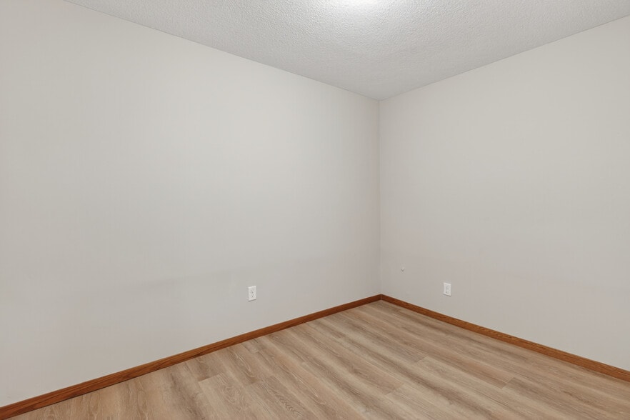 More Photos Of 407 Vermillion St, Hastings Office For Sale
