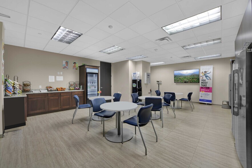 More Photos Of 681 Greens Pky, Houston Office For Lease