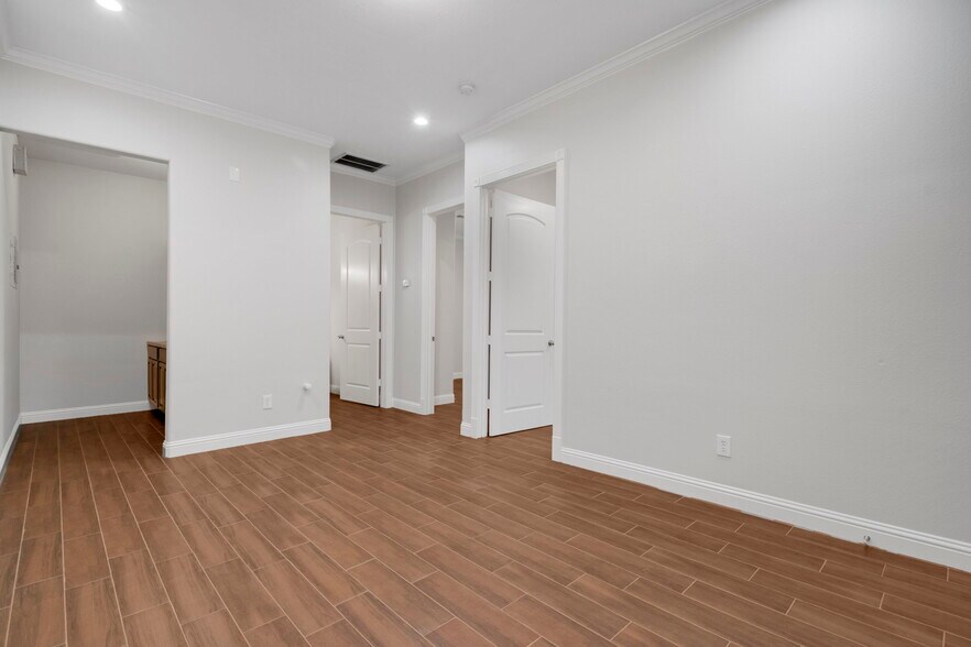 More Photos Of 12818 Willow Centre, Houston Office Residential For Sale