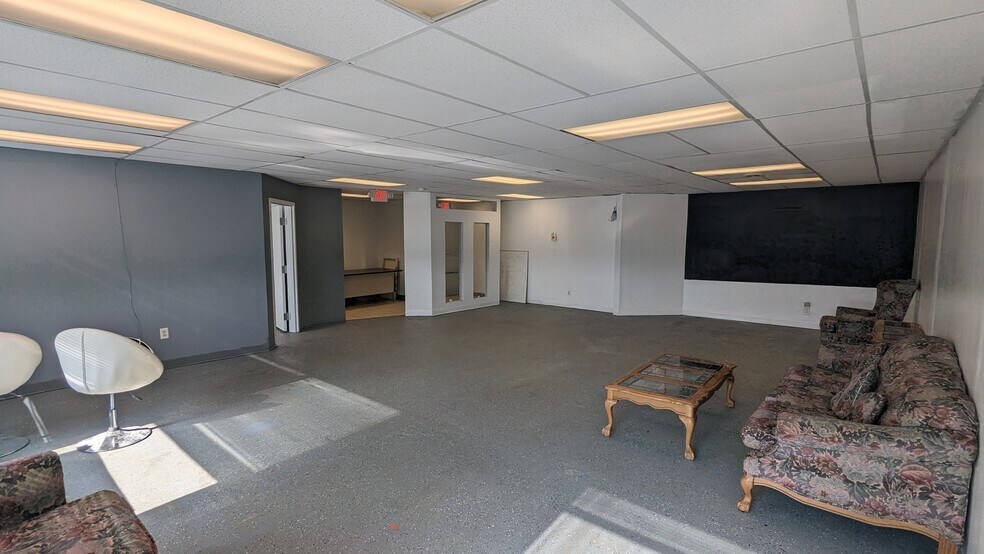 More Photos Of 5311 Northfield Rd, Bedford Office For Lease