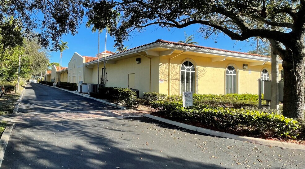 More Photos Of 1680 S Central Blvd, Jupiter Medical For Lease
