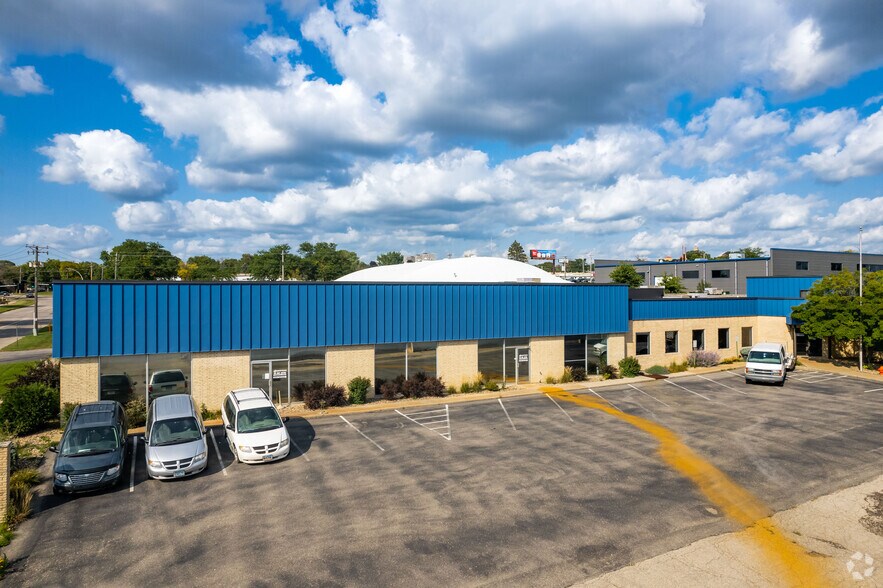 More Photos Of 1304 Valleyhigh Dr NW, Rochester Showroom For Sale