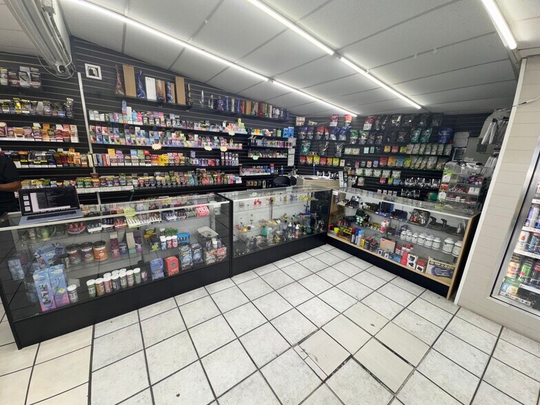 More Photos Of 6771 46th Ave N, Saint Petersburg Convenience Store For Sale