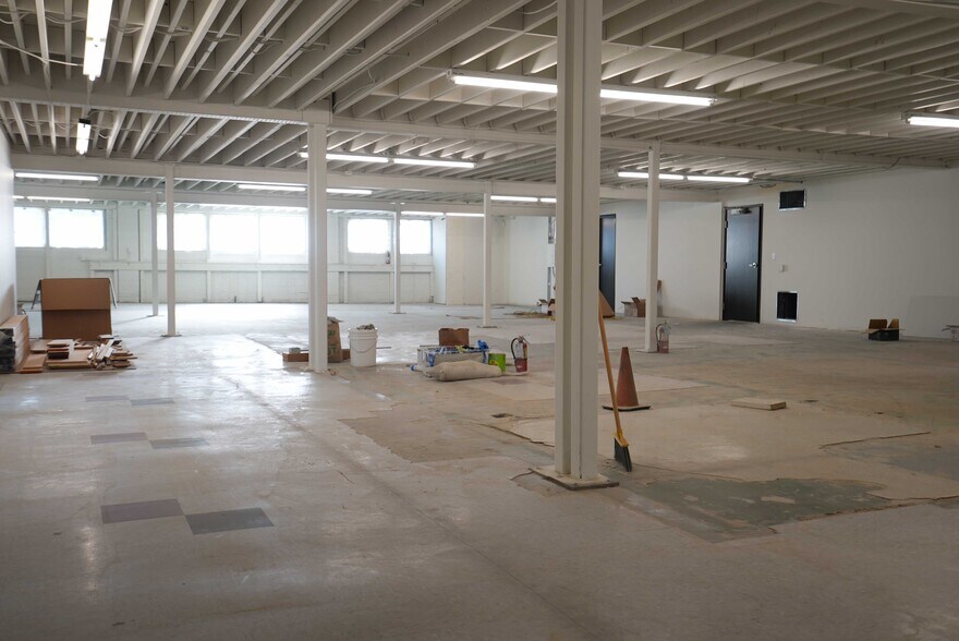 More Photos Of 530 NE Couch St, Portland Light Manufacturing For Lease
