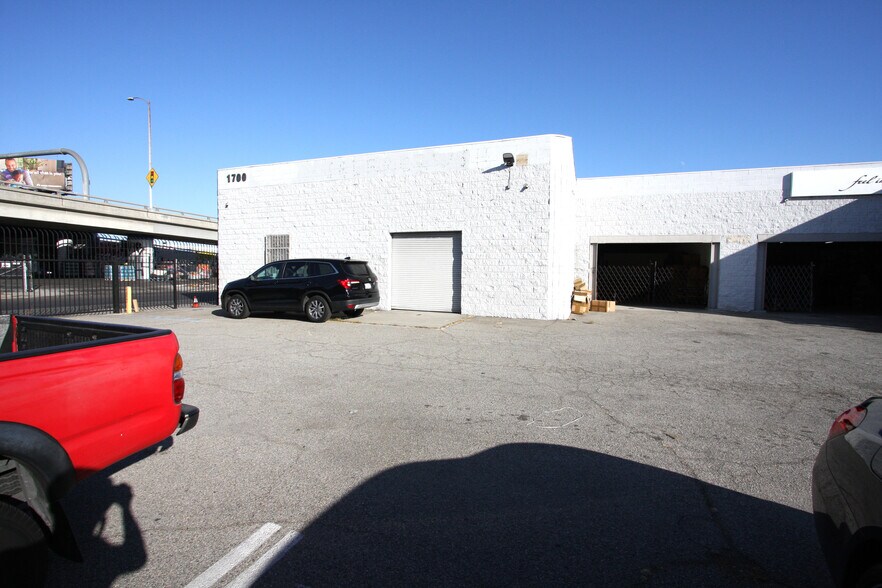More Photos Of 1700 S Central Ave, Los Angeles Industrial For Lease