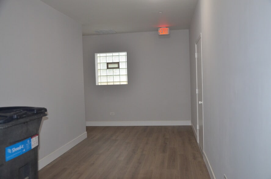 More Photos Of 510 N Collins St, Joliet Storefront For Lease