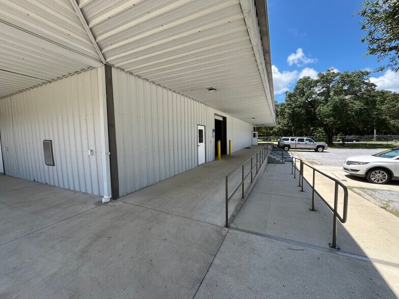 More Photos Of 2400 W Herman St, Pensacola Warehouse For Sale
