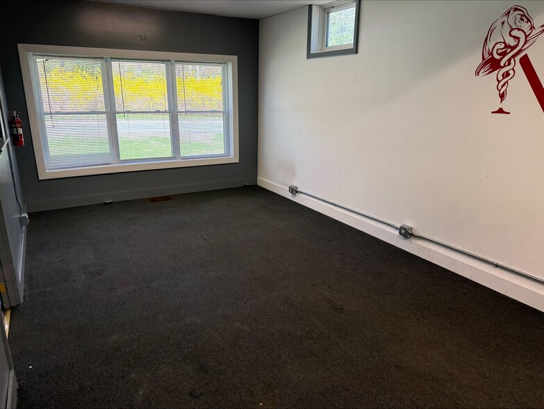 More Photos Of 271 Litchfield Rd, Harwinton Manufacturing For Sale