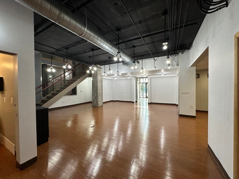 More Photos Of 4 S Linn St, Iowa City Office For Lease