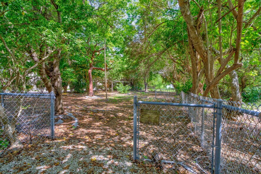 More Photos Of 14 125th Street Gulf, Marathon Office Residential For Sale