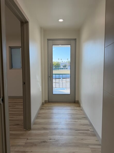 More Photos Of 1519-1521 W Glenoaks Blvd, Glendale Storefront Retail Residential For Lease