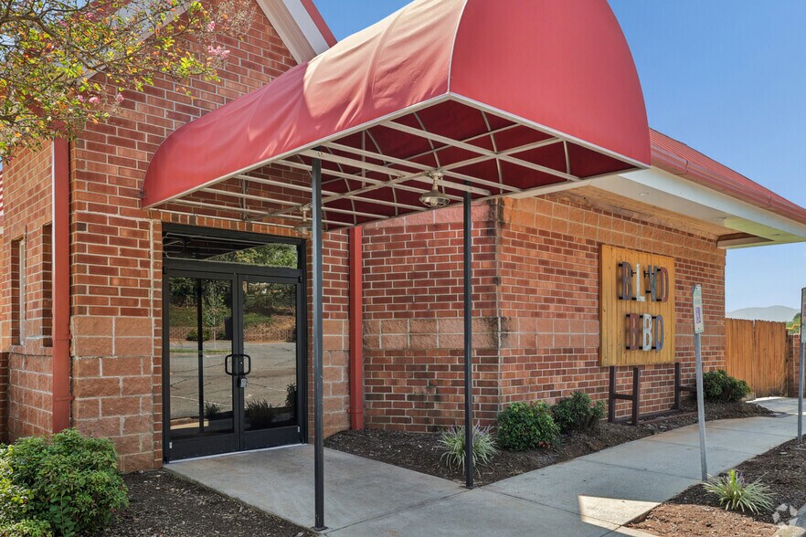 More Photos Of 200-208 W Fleming Dr, Morganton Unknown For Lease