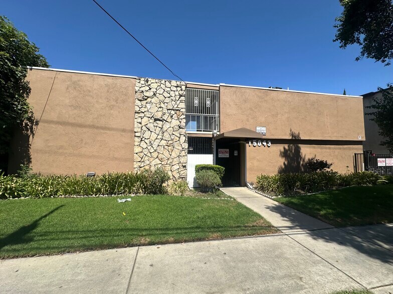 More Photos Of 15043 Victory Blvd, Van Nuys Apartments For Sale