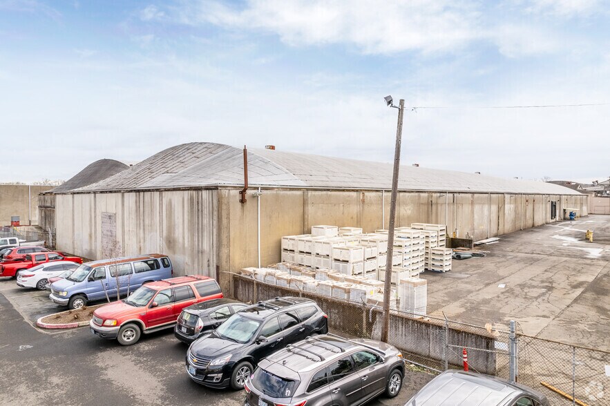 More Photos Of 325 Patterson St NW, Salem Manufacturing For Lease