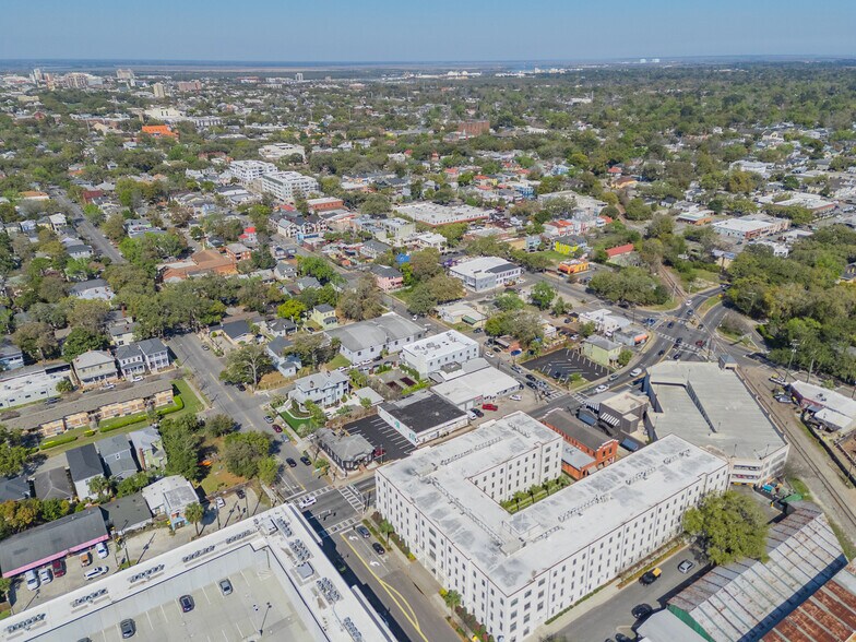 More Photos Of 112 W Victory Dr, Savannah Flex For Sale