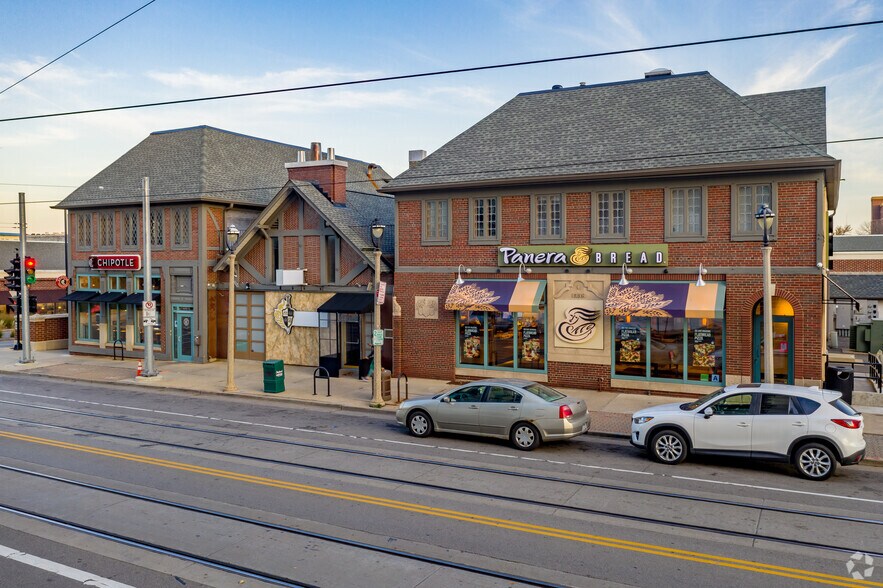 More Photos Of 600-610 E Ogden Ave, Milwaukee Storefront Retail Office For Lease