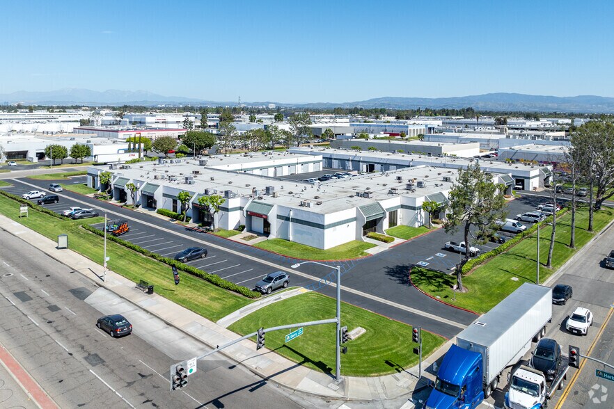 More Photos Of 3001-3095 S Harbor Blvd, Santa Ana Light Manufacturing For Lease