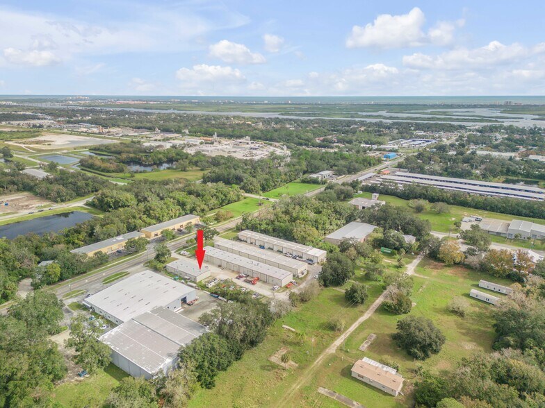 More Photos Of 708 W Park Ave, Edgewater Warehouse For Sale