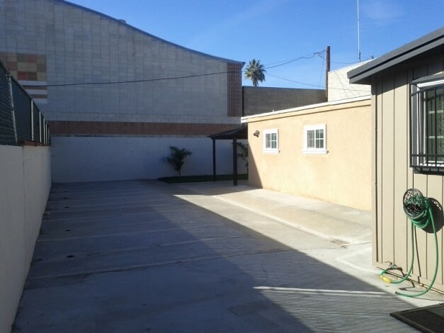 More Photos Of 31 Fulton Ave, Pasadena Light Manufacturing For Sale