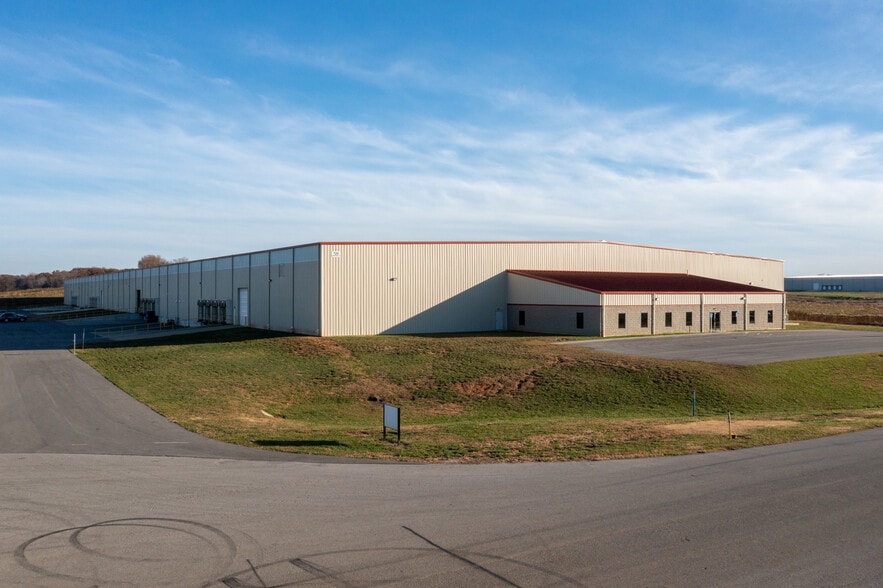 More Photos Of 720 Garvin Ln, Franklin Distribution For Lease