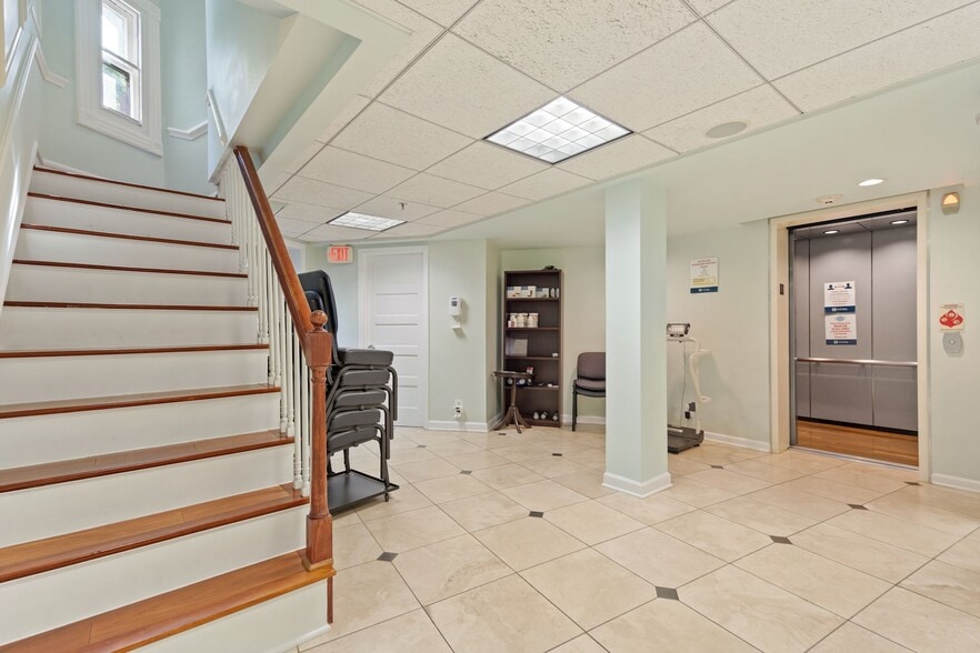 More Photos Of 1011 New Hampshire Ave NW, Washington Office For Lease