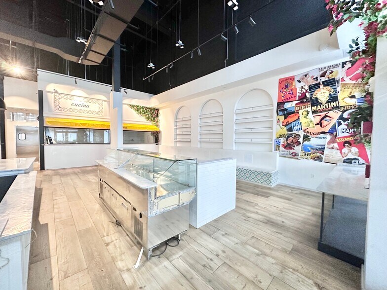 More Photos Of 349 Johnson St, Hollywood Freestanding For Lease