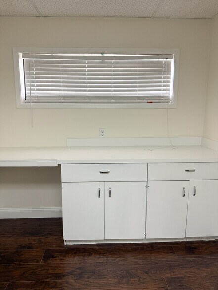 More Photos Of 3630 Almazan Dr, Dallas Medical For Lease