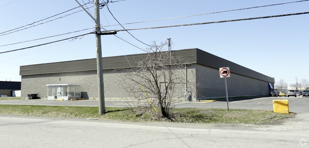 Primary Photo Of 9525 Boul Taschereau, Brossard Freestanding For Sale