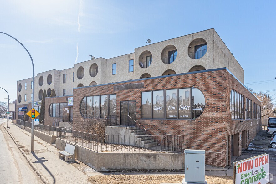 Primary Photo Of 12046 Fort Rd NW, Edmonton Apartments For Lease