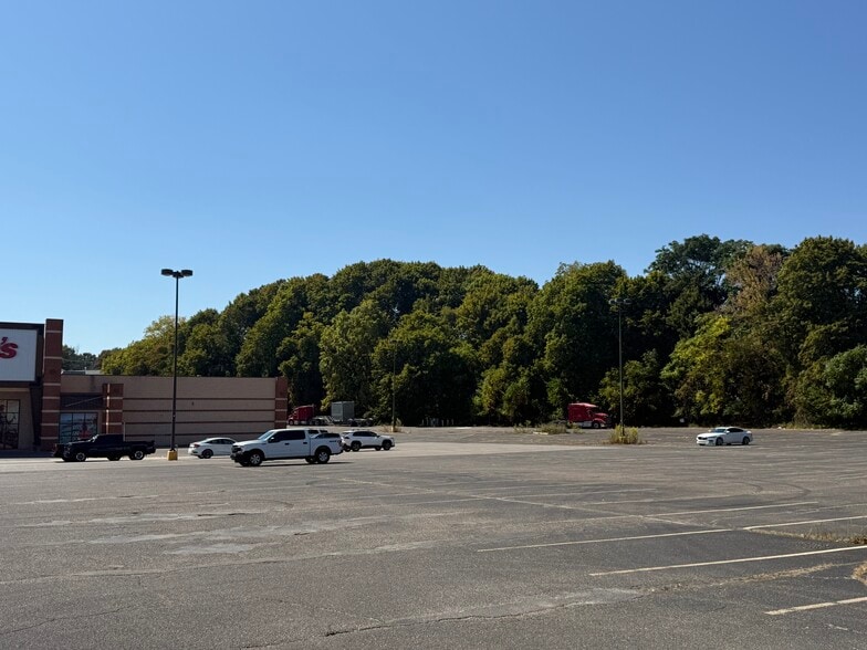More Photos Of 4495-4499 Mall Dr, Steubenville Freestanding For Lease