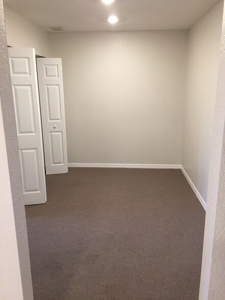 More Photos Of 23375 Janice Ave, Port Charlotte Warehouse For Lease