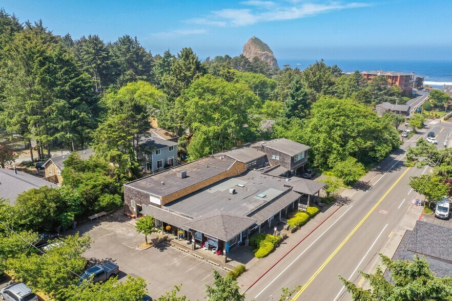 More Photos Of 171 Sunset Blvd, Cannon Beach Storefront Retail Residential For Sale