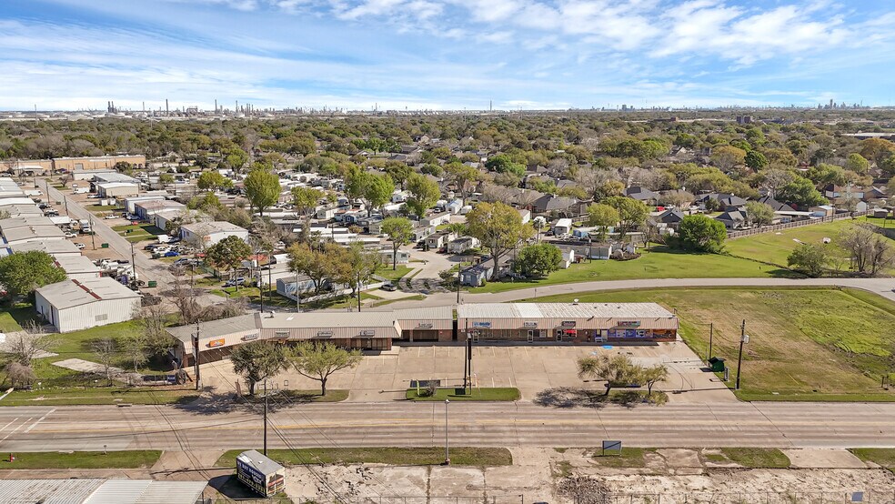 More Photos Of 4307 Red Bluff Rd, Pasadena Unknown For Lease