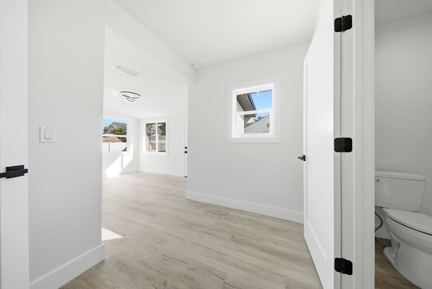 More Photos Of 2051 1st Ave N, Saint Petersburg Office Residential For Sale