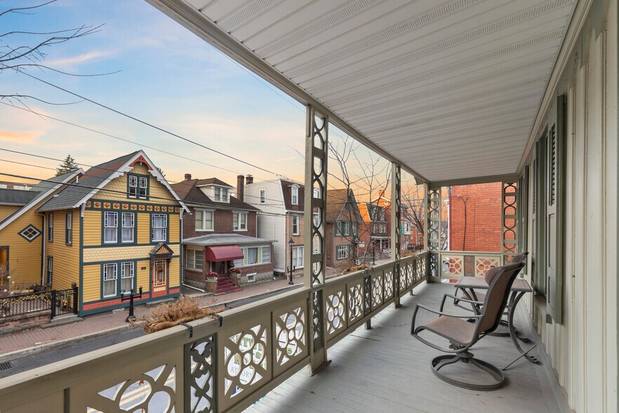 More Photos Of 37 W Middle St, Gettysburg Storefront Retail Residential For Lease